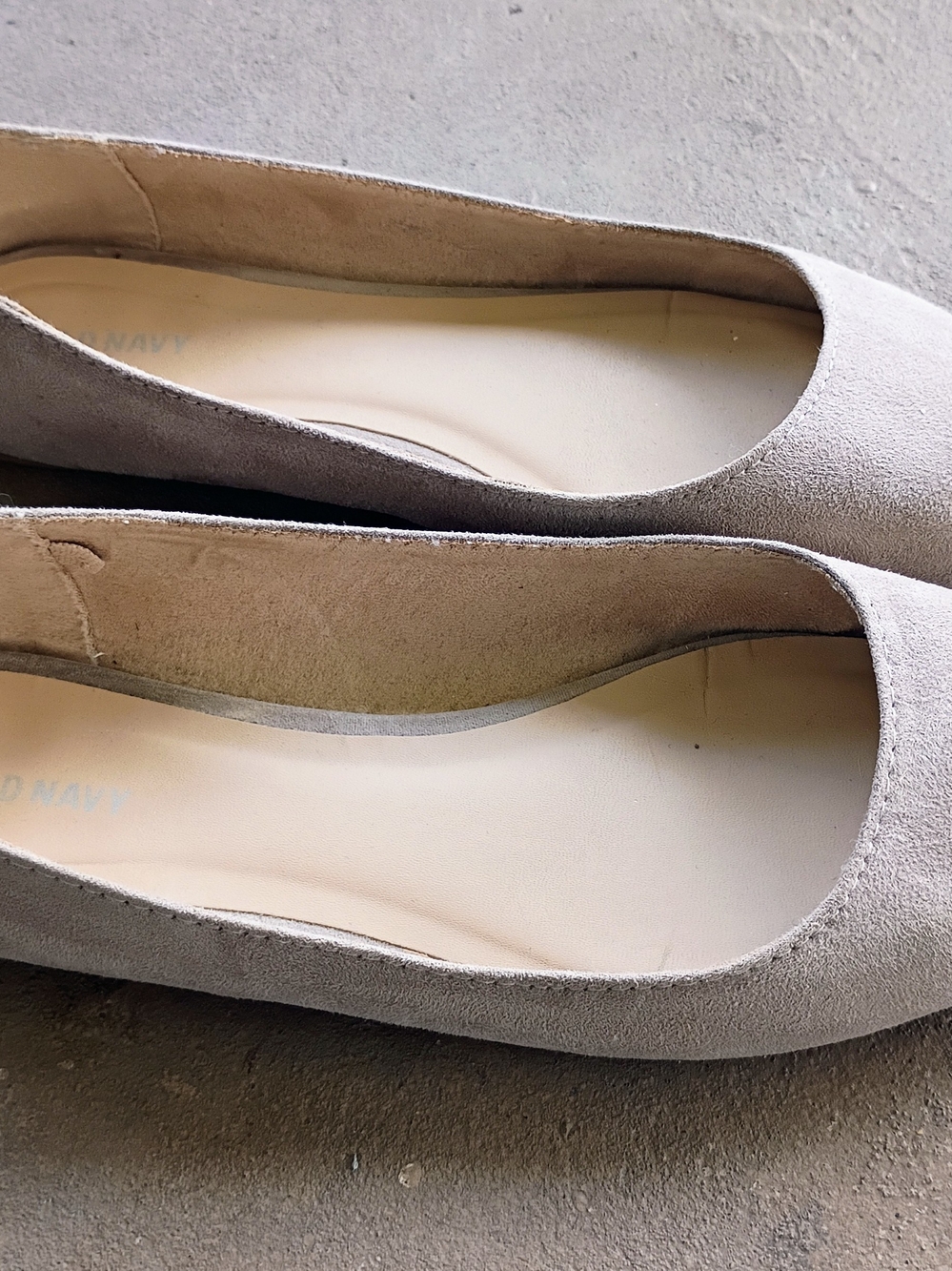 Old Navy Women's Light Taupe Pointed-Toe Flats - Picture 4 of 5